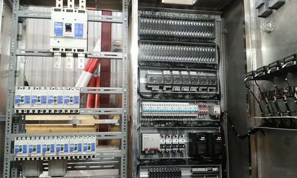 Tủ điện PLC có cơ chế vận hành đơn giản