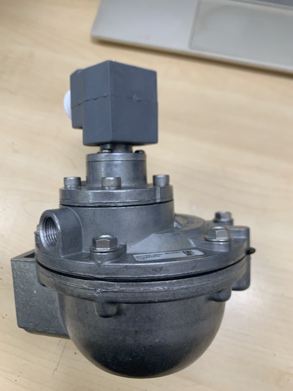 Van điện từ rũ bụi 